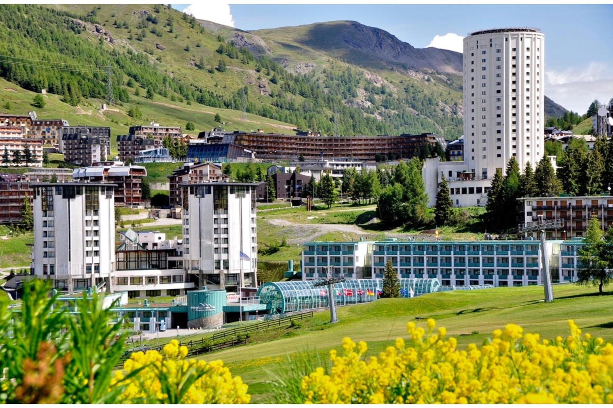 Belvedere Apartments - Happy Rentals Sestriere Luaran gambar