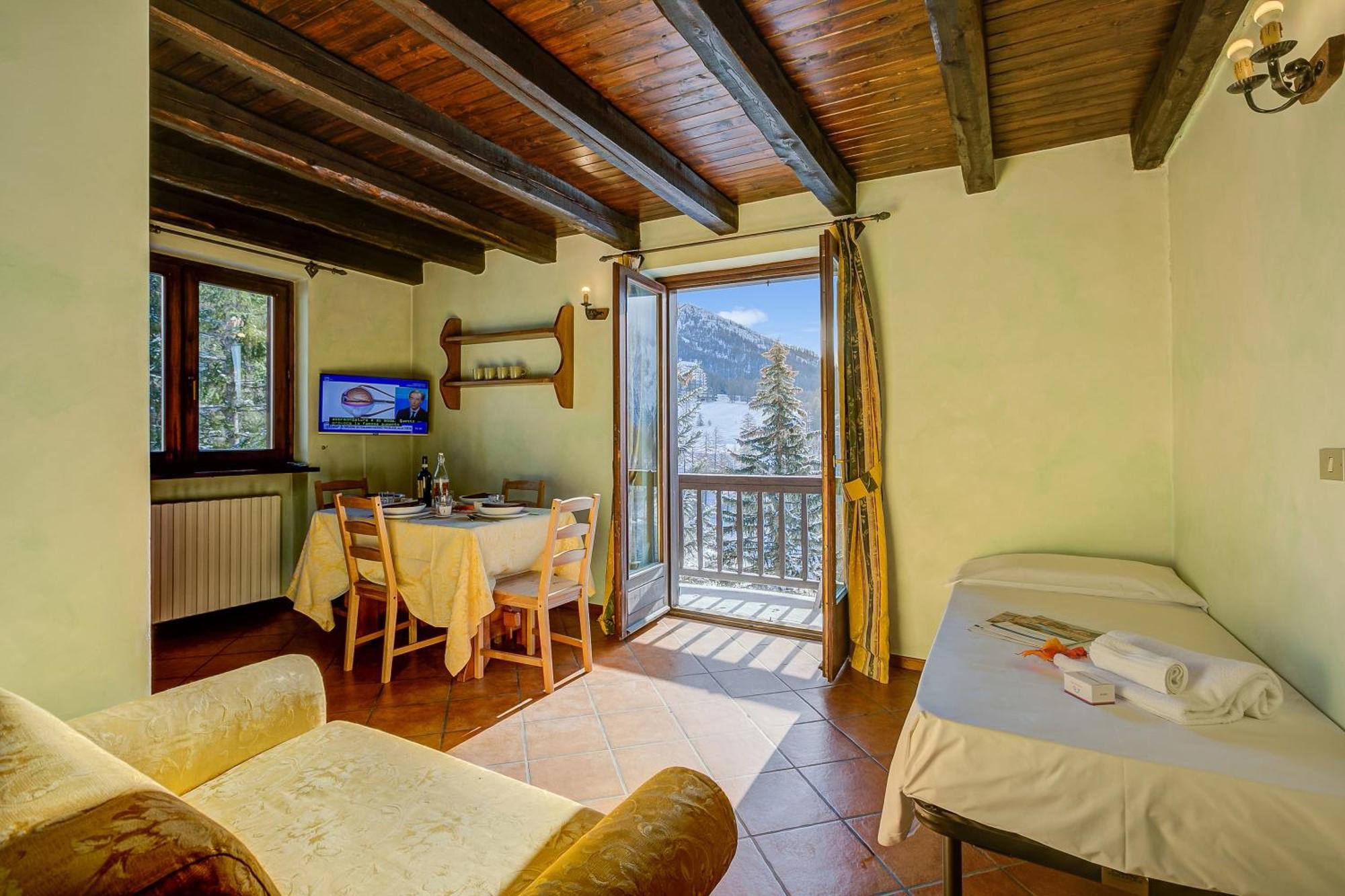 Belvedere Apartments - Happy Rentals Sestriere Luaran gambar