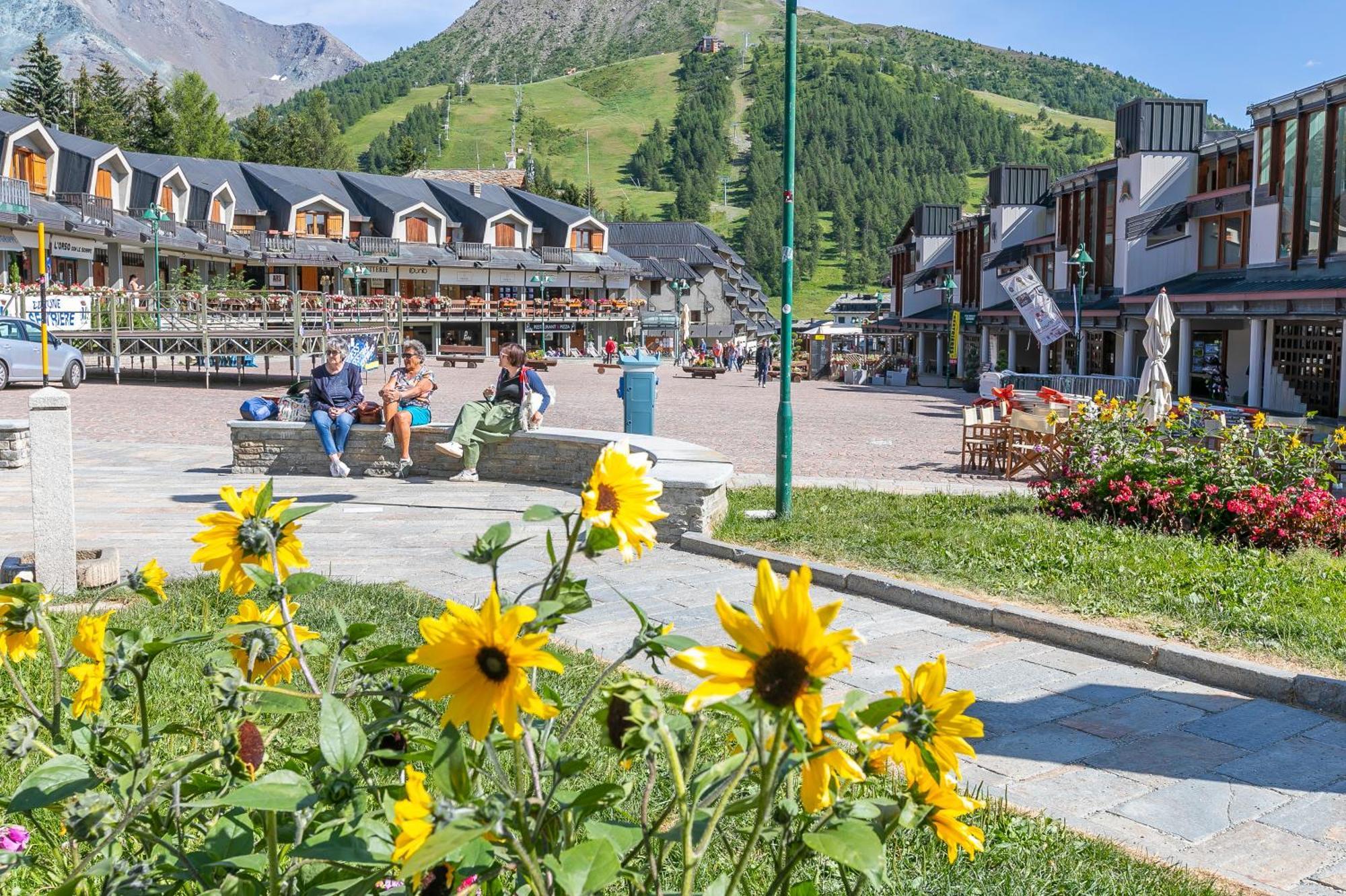 Belvedere Apartments - Happy Rentals Sestriere Luaran gambar
